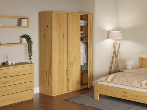 Wildeichenschrank Hell „Egon“, 3-türig, Höhe 220 cm, Griffausführung „Patrizia“, Inneneinrichtung: A