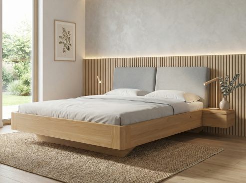 Eichenbett Hell „Cloe“ in 180 x 200 cm mit 2 Nachttischen grifflos TIP-ON. Stoffkopfteil Schafschurwolle „Loden“ in der Farbe Nebelgrau