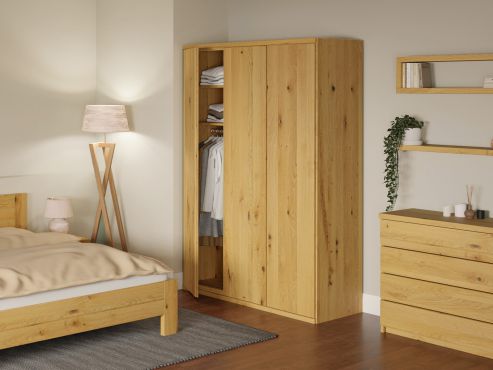 Wildeichenschrank Hell „Egon“, 3-türig, Höhe 220 cm, Griffausführung „Patrizia“, Inneneinrichtung: A