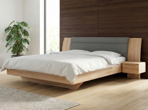 Buchenbett „Nadja“ in 180 x 200 cm, mit zwei Nachttischen (40cm) Griff: Grifflos und Stoff: Schafschurwolle „Loden“ in der Farbe Nebelgrau