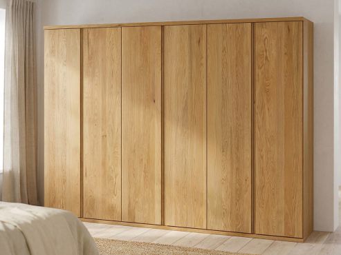 Eichenschrank „Valentin“, 6-türig, Höhe 220 cm, Griffausführung „Patrizia“, Inneneinrichtung: A