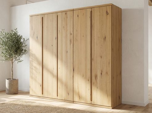 Wildeichenschrank Hell „Valentin“, 5-türig, Höhe 220 cm, Griffausführung „Lukas“