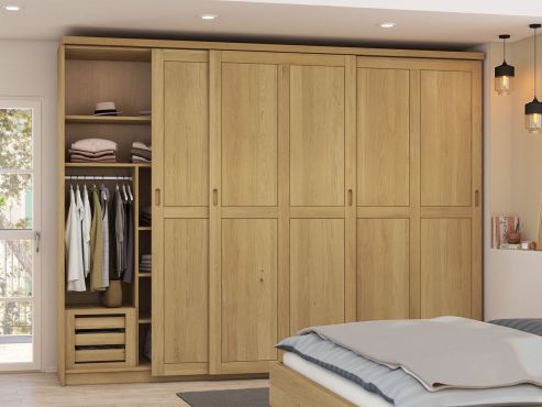 Schlafzimmer mit Schrank „Edelweiß" aus Eiche Hell, 3-türig breit, Höhe 233 cm