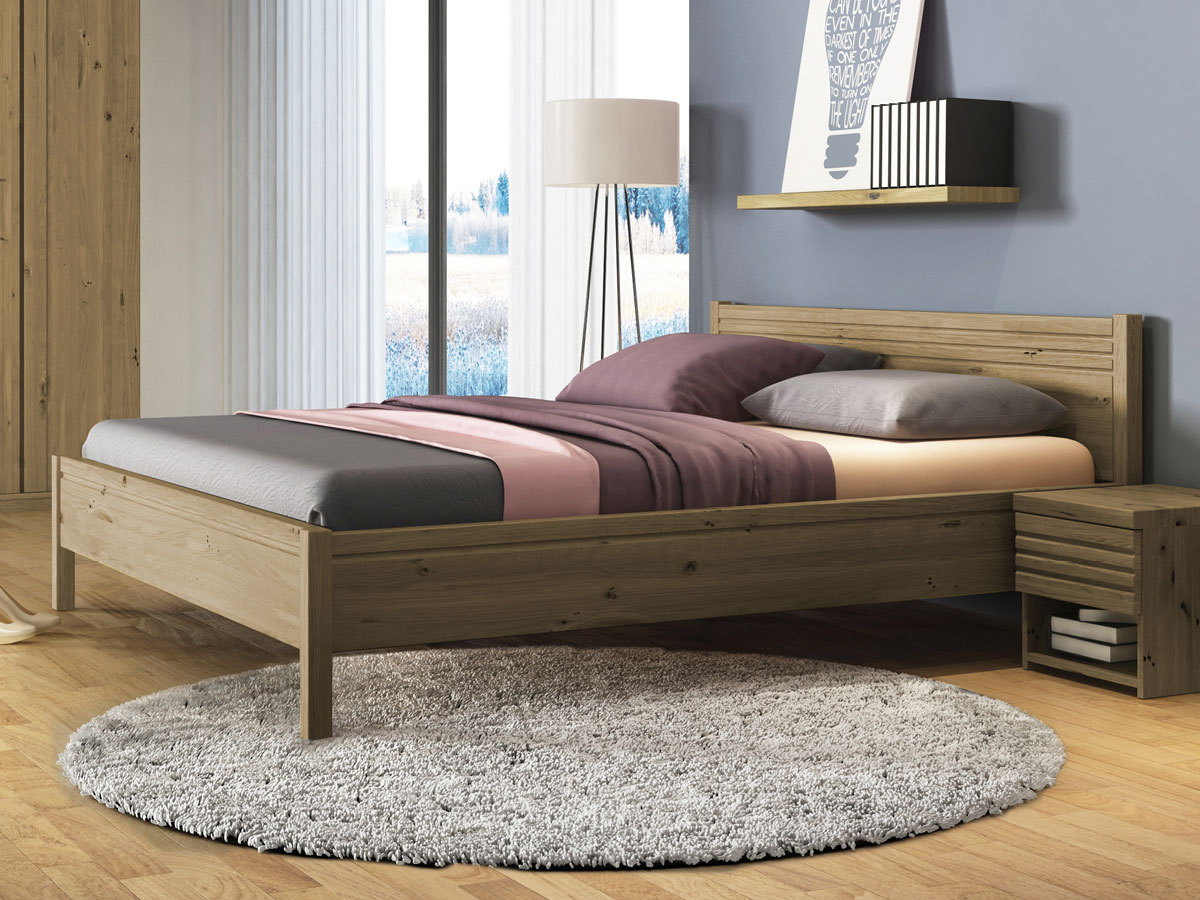 Schlafzimmer mit Wildeichenbett "Hannes"