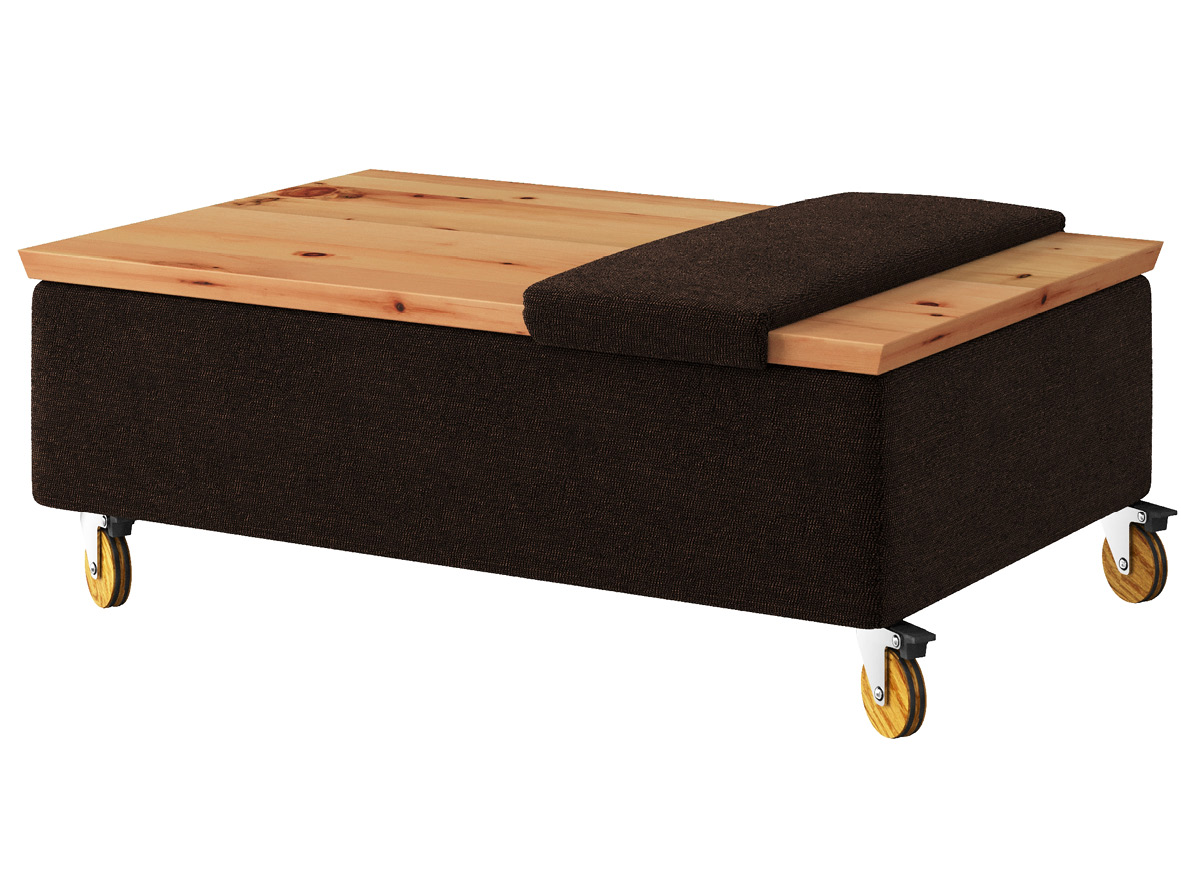 Hocker-Tisch „Stellan“ mit Stoff „Ankogel“: Farbe Kaffee mit Auflage, Tischplatte aus Zirbe geölt, auf Eichenrollen