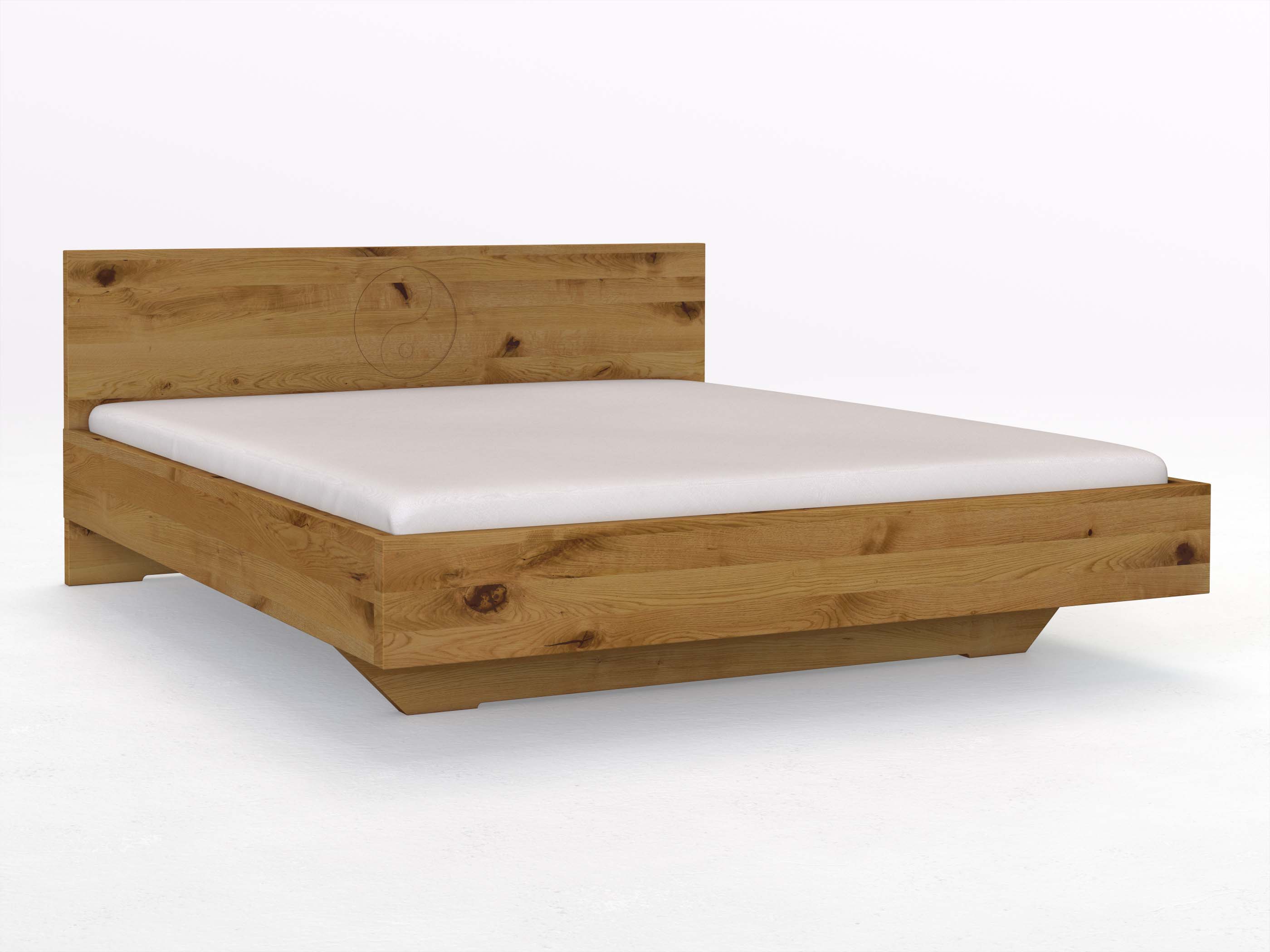 Wildeichenbett „Lukas“ mit der Gravur „Yin Yang“