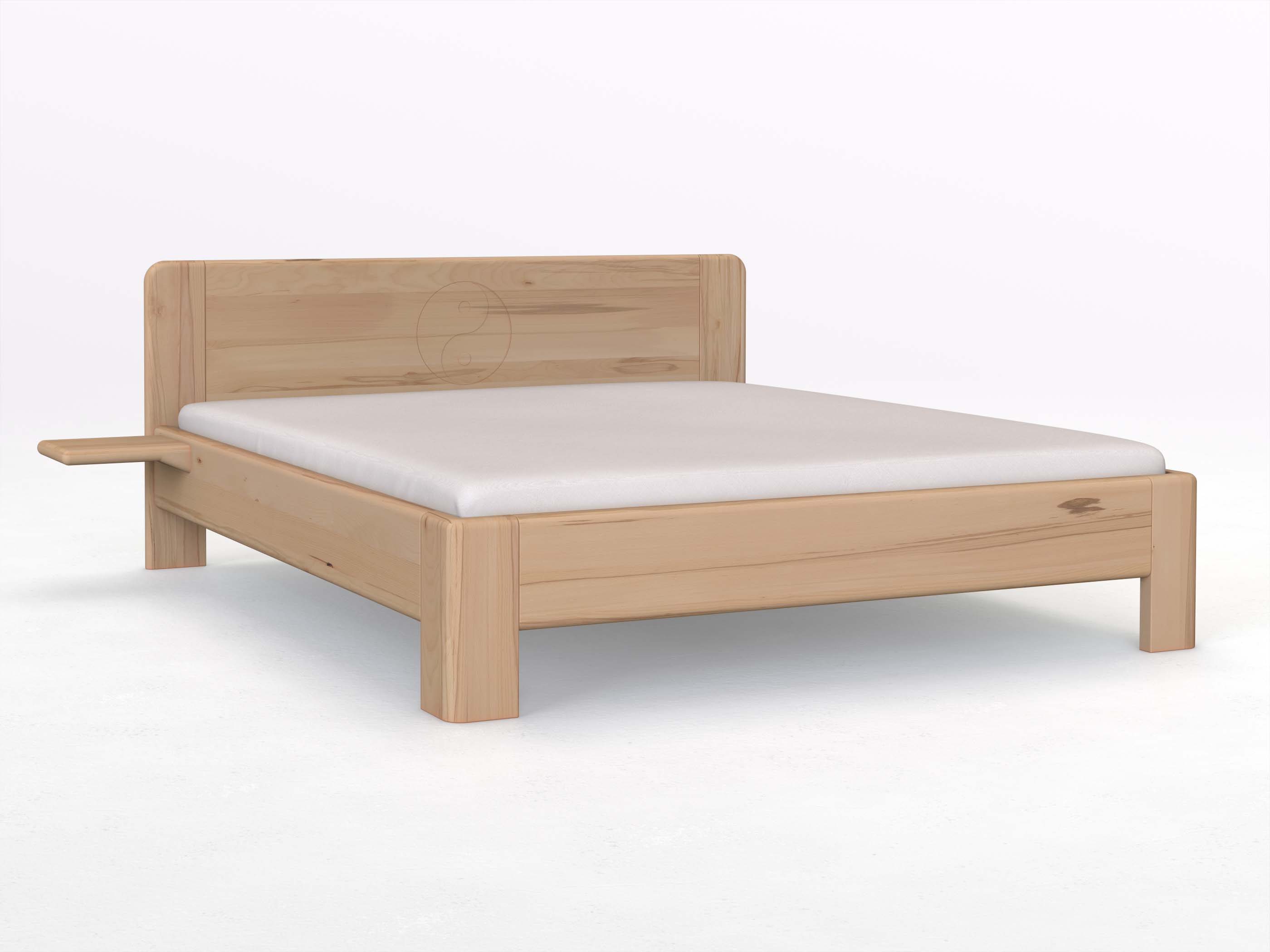 Buchenbett „Niklas“ mit 2 Ablagen und der Gravur „Yin Yang“