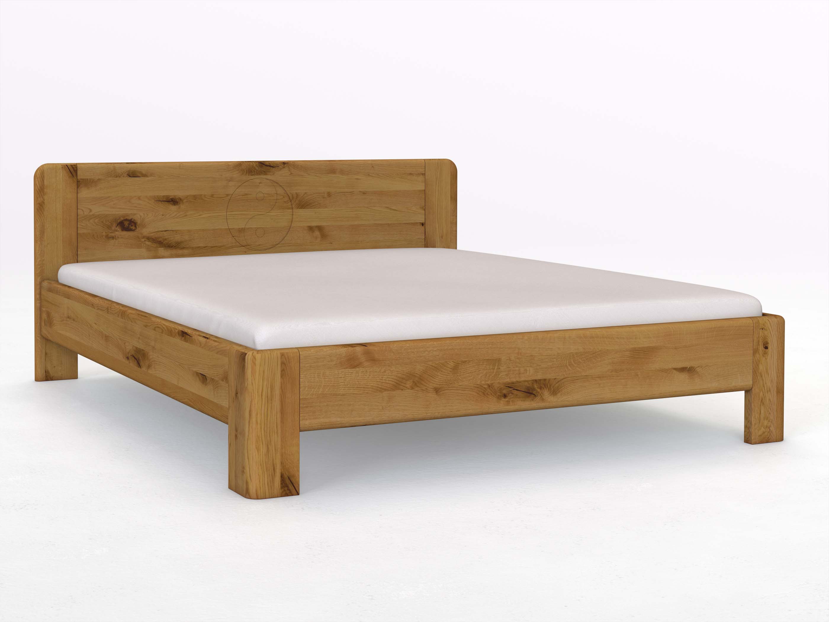 Wildeichenbett „Niklas“ mit der Gravur „Yin Yang“