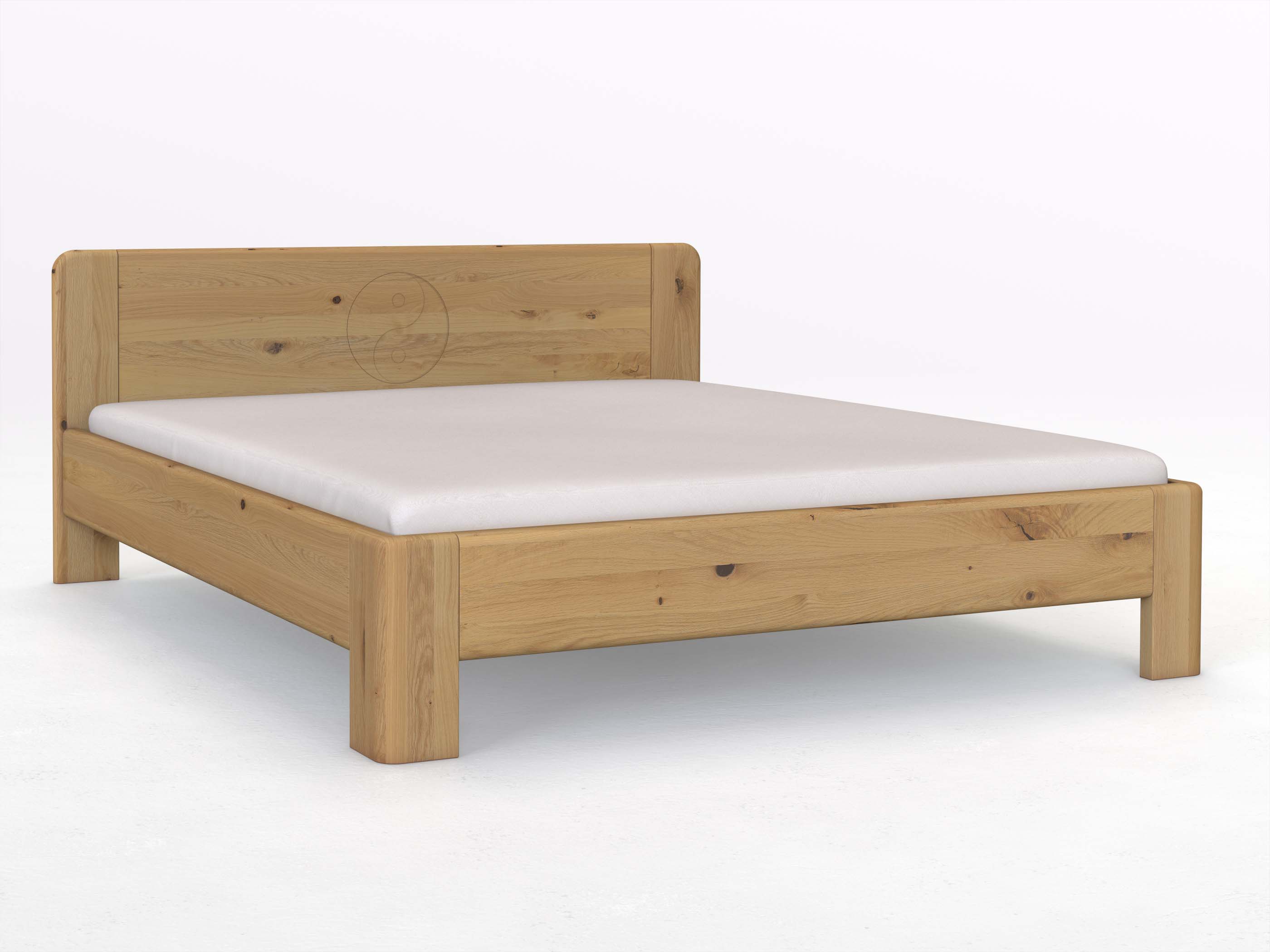 Wildeichenbett Hell „Niklas“ mit der Gravur „Yin Yang“