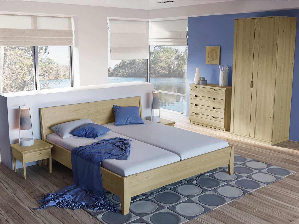 Schlafzimmer mit Nachttisch in Kastanie „Erika“
