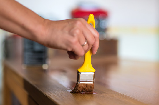 Holz ölen, wachsen oder lackieren? 