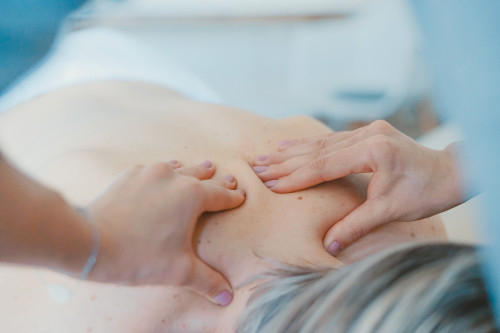 Massage bei Nackenschmerzen