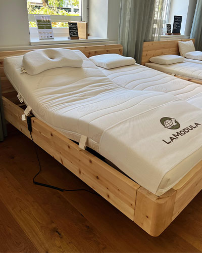 Naturlatex-Matratze auf verstellbarem Lattenrost-hohe Biegsamheit