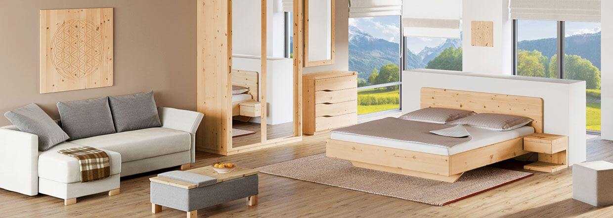 Zirbenbett, Schlaffzimmer mit Massivholzmöbel